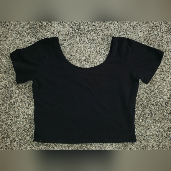 Miami Style | Fitted Crop Top with U-Neckline - Picture 5 of 5